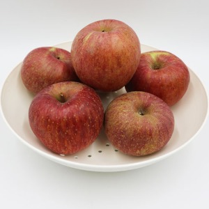 새콤달콤 과일 중 으뜸미인 부사 사과  (4개)